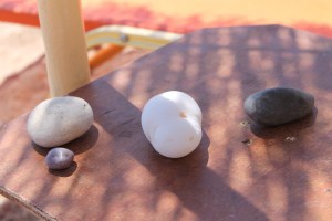 Mykonos tafeltje en strandbedden - strandvakantie Griekenland