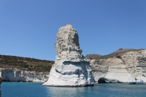 Puimsteen, prachtige witte rotsen. Te zien vanaf de boot, tour Milos Griekse Cycladen.