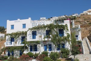 Appartementencomplex Pension Irene, vlakbij de haven van Ios. Perfecte locatie voor je strandvakantie op Ios