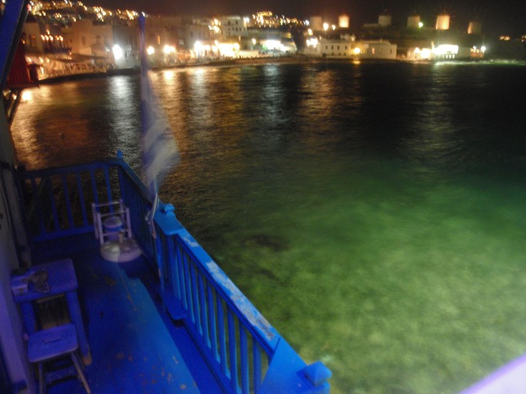 balkony-view-vanuit-barretje-in-centrum-van-mykonos