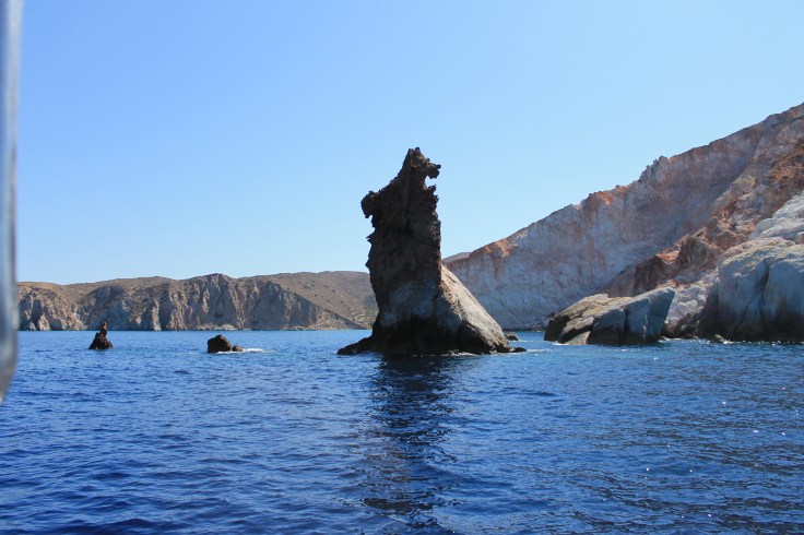 rotsen in de zee vakantie Milos Griekenland Cycladen