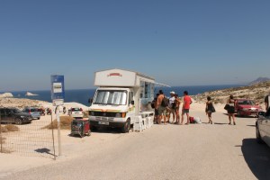 ijsje halen bij witte puimsteenformaties