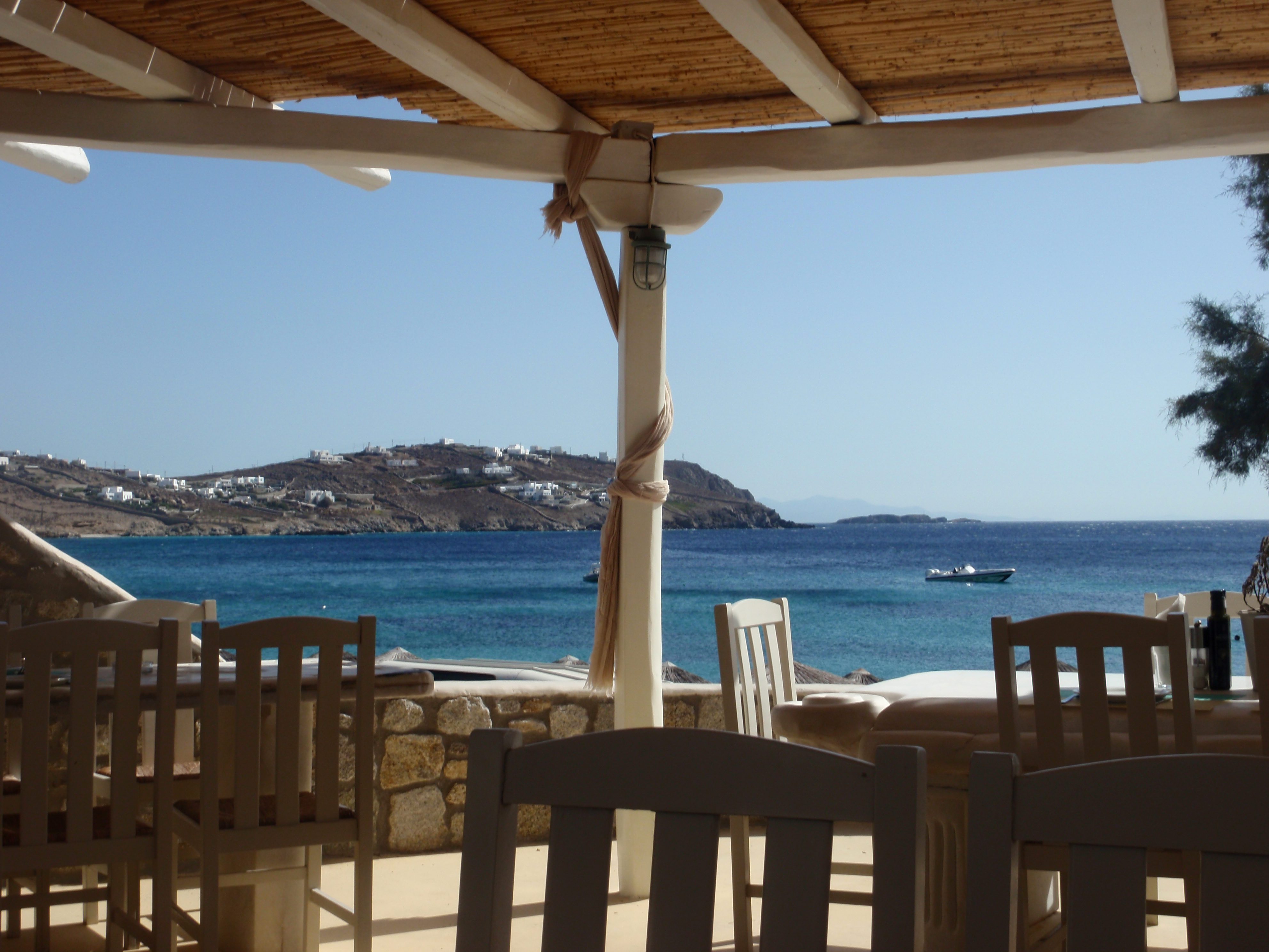 restaurant-aan-strand-heerlijke-traditionele-griekse-hapjes