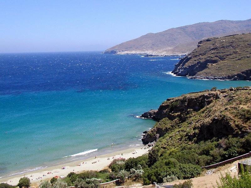 andros-coastline-lastminute cycladen