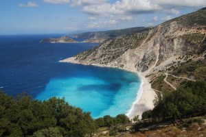 Myrtos_Beach,_Kefalonia. zonvakantie boeken