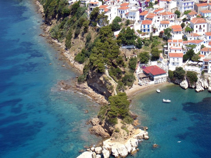 aerial-view-of-a-greek-island-zonvakantie griekenland