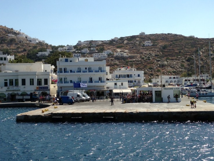 haventje op ios griekenland, lekker eten en genieten van het uitzicht