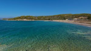 amanzoe - beach club beachfront - peloponnesos strand vakantie griekenland