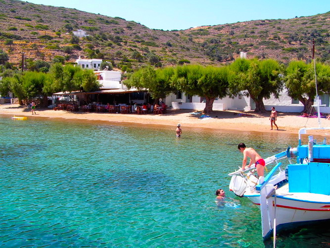 vathi-beach-sifnos.