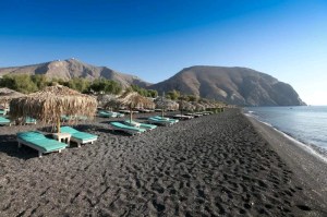 Perivolos strand santorini